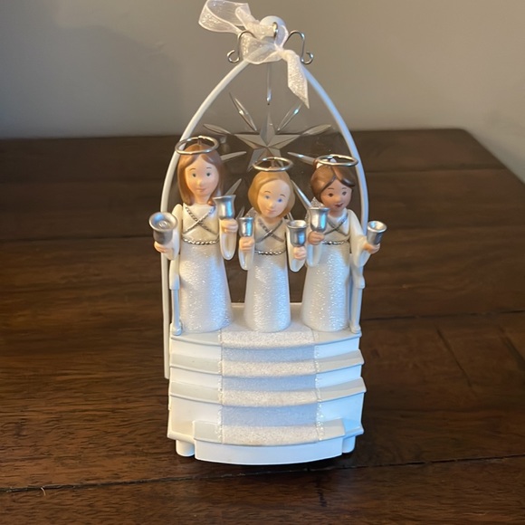 Angels We Have Heard Hallmark Ornament 2003 - Picture 3 of 8